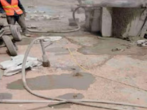 库尔勒水泥混凝土路面板底注浆技术 路面脱空注浆整治方案